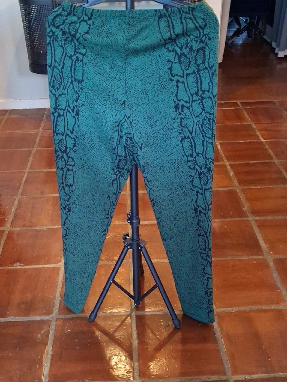 Serena WILLIAMS Green Snake-Print Double-Breasted Blazer & Pants - Picture 7 of 7